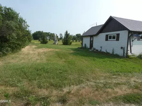Exterior - 32 Mckenzie St, Sterling, ND 58572 photo 28 of 32