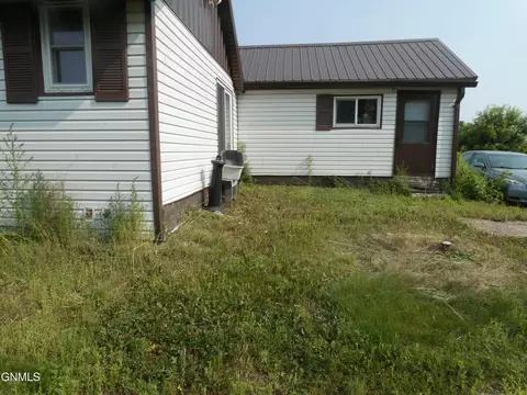 Exterior - 32 Mckenzie St, Sterling, ND 58572 photo 29 of 32