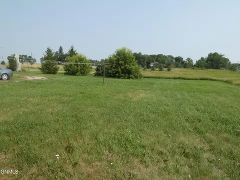 Exterior - 32 Mckenzie St, Sterling, ND 58572 photo 31 of 32