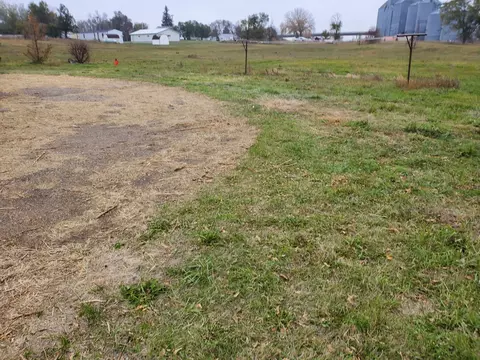 Exterior - 32 Mckenzie St, Sterling, ND 58572 photo 14 of 32