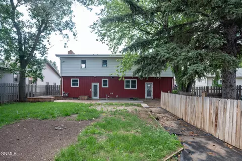Exterior - 644 8th Ave W, Dickinson, ND 58601 photo 6 of 7