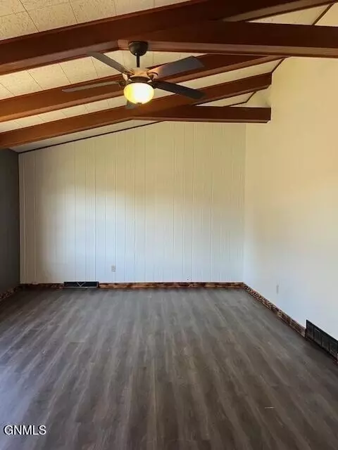 Living - 644 8th Ave W, Dickinson, ND 58601 photo 2 of 4