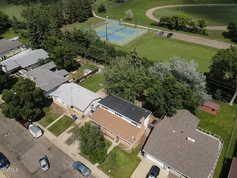 View/Area - 644 8th Ave W, Dickinson, ND 58601 photo 1 of 2