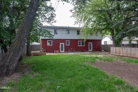 Exterior - 644 8th Ave W, Dickinson, ND 58601 photo 5 of 7