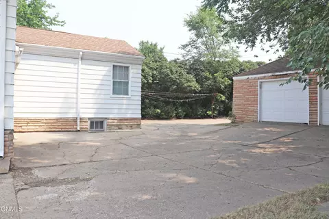Exterior - 619 9th St, Bismarck, ND 58501 photo 2 of 6