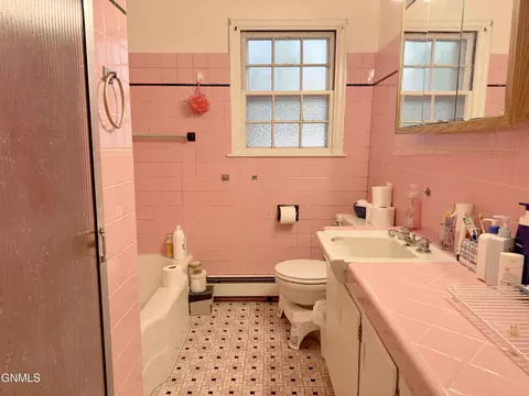 Bath - 619 9th St, Bismarck, ND 58501 photo 2 of 3
