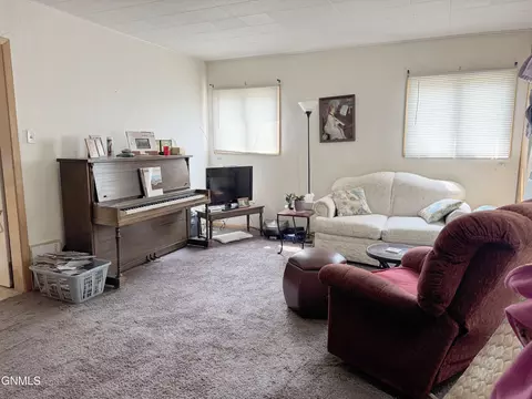 Living - 619 9th St, Bismarck, ND 58501 photo 1 of 6