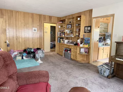 Living - 619 9th St, Bismarck, ND 58501 photo 2 of 6