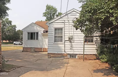 Exterior - 619 9th St, Bismarck, ND 58501 photo 4 of 6
