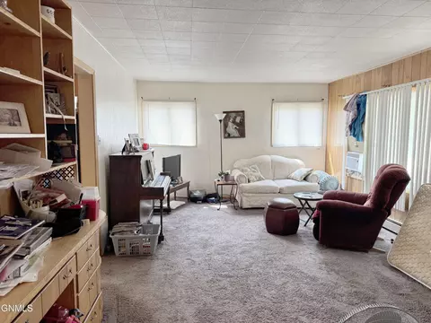 Living - 619 9th St, Bismarck, ND 58501 photo 3 of 6