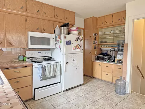 Kitchen - 619 9th St, Bismarck, ND 58501 photo 4 of 6