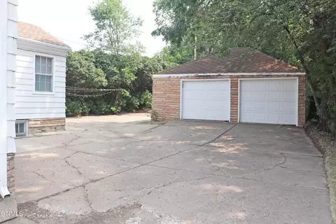Exterior - 619 9th St, Bismarck, ND 58501 photo 1 of 6