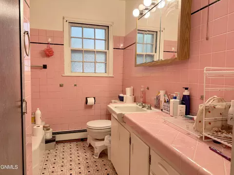 Bath - 619 9th St, Bismarck, ND 58501 photo 1 of 3