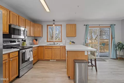Kitchen - 5800 Lariat Loop, Bismarck, ND 58503 photo 2 of 2