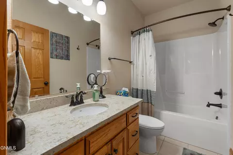 Bath - 1309 Eagle Crest Loop, Bismarck, ND 58503 photo 4 of 5