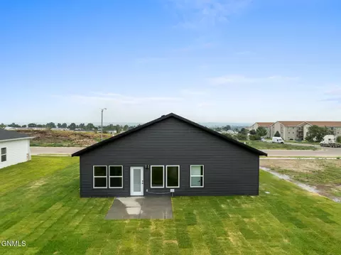Exterior - 3201 27th Ave W, Williston, ND 58801 photo 4 of 4