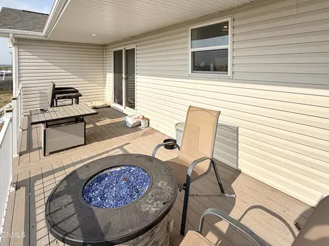 Exterior - 13689 Hawthorn Loop NW, Williston, ND 58801 photo 4 of 6