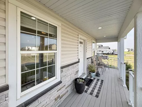 Exterior - 13689 Hawthorn Loop NW, Williston, ND 58801 photo 2 of 6