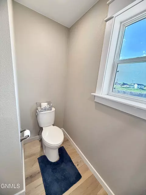 Bath - 13689 Hawthorn Loop NW, Williston, ND 58801 photo 4 of 4