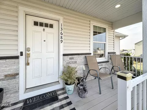 Exterior - 13689 Hawthorn Loop NW, Williston, ND 58801 photo 3 of 6