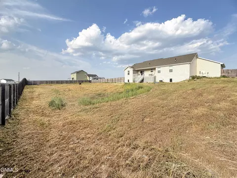 Exterior - 13689 Hawthorn Loop NW, Williston, ND 58801 photo 5 of 6