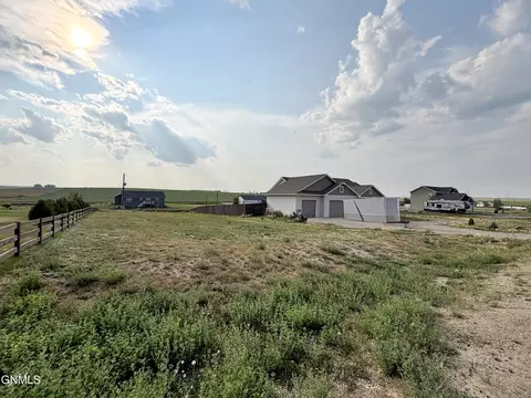 Exterior - 13689 Hawthorn Loop NW, Williston, ND 58801 photo 6 of 6