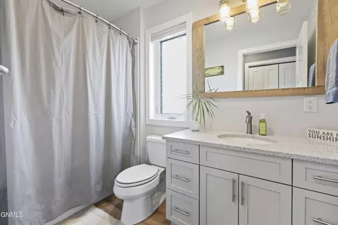 Bath - 14726 Lambert St, Williston, ND 58801 photo 4 of 6