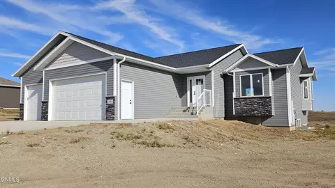 4550 Trailblazer Loop, Mandan, ND 58554