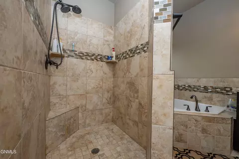 Bath - 1925 Canyon Dr, Dickinson, ND 58601 photo 5 of 9