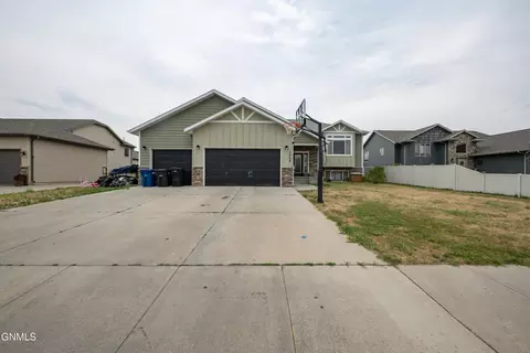 Exterior - 1925 Canyon Dr, Dickinson, ND 58601 photo 12 of 14