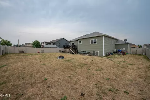 Exterior - 1925 Canyon Dr, Dickinson, ND 58601 photo 7 of 14