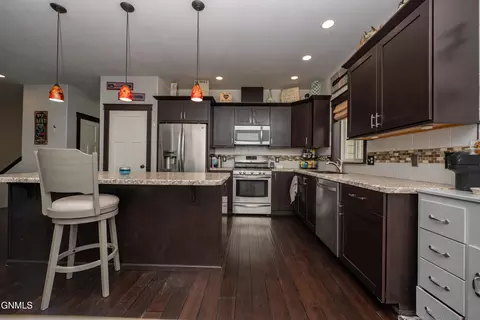 Kitchen - 1925 Canyon Dr, Dickinson, ND 58601 photo 6 of 10