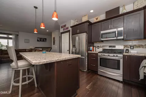 Kitchen - 1925 Canyon Dr, Dickinson, ND 58601 photo 8 of 10