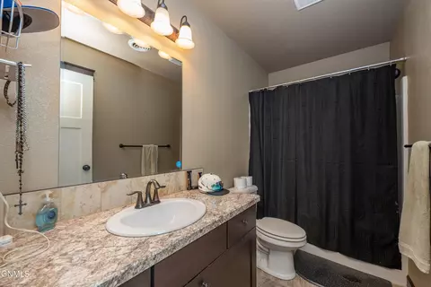 Bath - 1925 Canyon Dr, Dickinson, ND 58601 photo 8 of 9