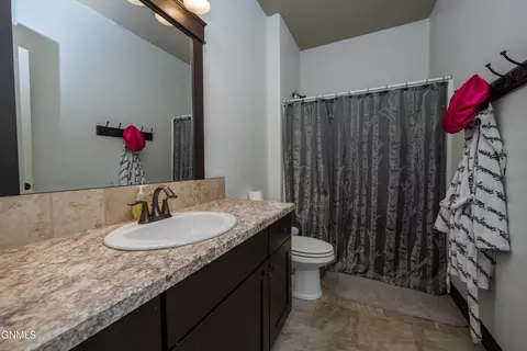 Bath - 1925 Canyon Dr, Dickinson, ND 58601 photo 1 of 9