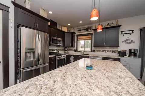 Kitchen - 1925 Canyon Dr, Dickinson, ND 58601 photo 5 of 10