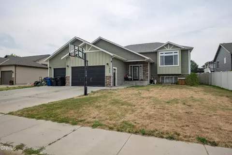 Exterior - 1925 Canyon Dr, Dickinson, ND 58601 photo 14 of 14