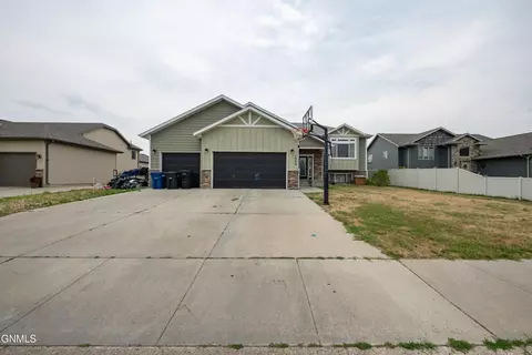 Exterior - 1925 Canyon Dr, Dickinson, ND 58601 photo 13 of 14