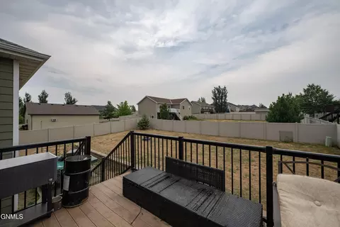 Exterior - 1925 Canyon Dr, Dickinson, ND 58601 photo 5 of 14