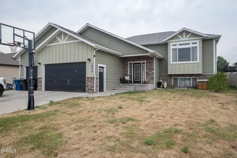 Exterior - 1925 Canyon Dr, Dickinson, ND 58601 photo 2 of 14
