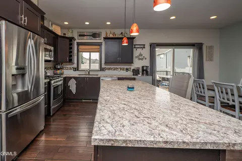 Kitchen - 1925 Canyon Dr, Dickinson, ND 58601 photo 3 of 10
