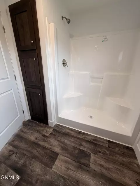 Bath - 228 D St, Dickinson, ND 58601 photo 2 of 3