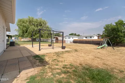Exterior - 856 Cherry Ave, Dickinson, ND 58601 photo 6 of 6