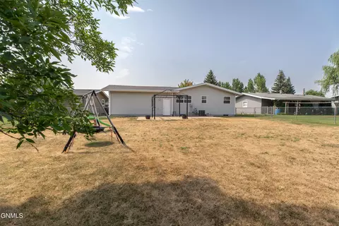 Exterior - 856 Cherry Ave, Dickinson, ND 58601 photo 5 of 6