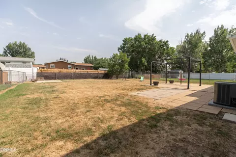 Exterior - 856 Cherry Ave, Dickinson, ND 58601 photo 2 of 6