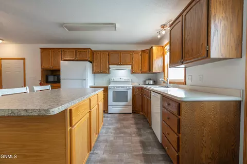 Kitchen - 856 Cherry Ave, Dickinson, ND 58601 photo 2 of 6