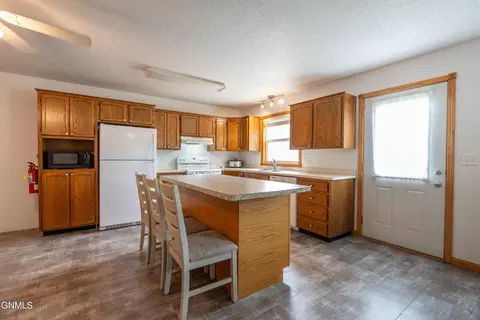 Kitchen - 856 Cherry Ave, Dickinson, ND 58601 photo 3 of 6