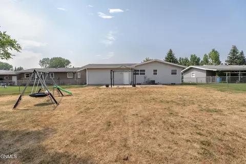 Exterior - 856 Cherry Ave, Dickinson, ND 58601 photo 4 of 6