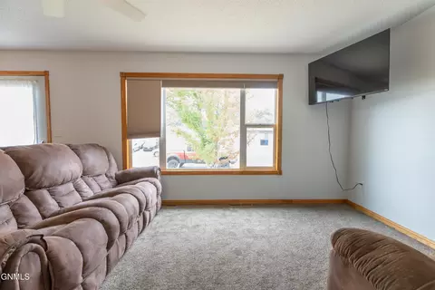Living - 856 Cherry Ave, Dickinson, ND 58601 photo 2 of 3