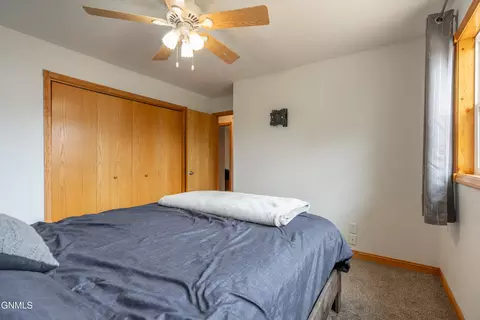 Bedroom - 856 Cherry Ave, Dickinson, ND 58601 photo 5 of 7
